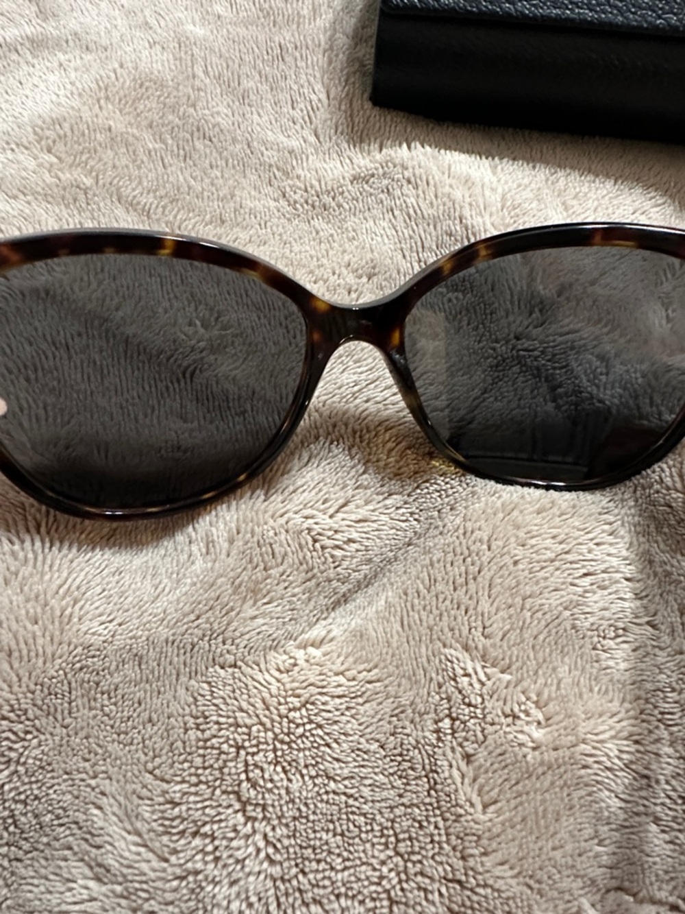 Burberry Tortoiseshell Cat-Eye Sunglasses with Black Case - Picture 3 of 15